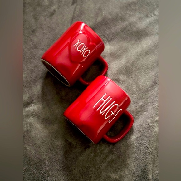 NEW Rae Dunn Valentines Day Mug Set of Two XOXO & Double Sided Hugs & Kisses Red - Picture 3 of 3